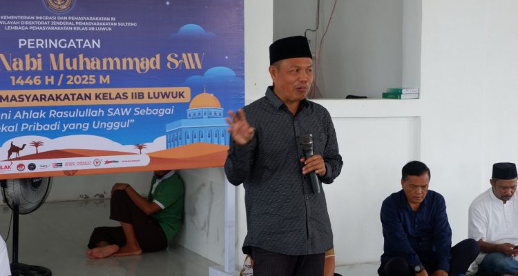 Ustad Ir. H. Ramli Hasan, S.Ag., S.Kom., M.Pd. memberikan ceramah bertema "Meneladani Akhlak Rasulullah SAW sebagai Bekal Pribadi yang Unggul." di Lapas Kelas II B Luwuk