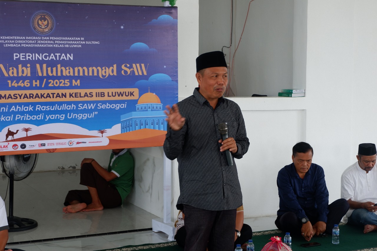 Ustad Ir. H. Ramli Hasan, S.Ag., S.Kom., M.Pd. memberikan ceramah bertema "Meneladani Akhlak Rasulullah SAW sebagai Bekal Pribadi yang Unggul." di Lapas Kelas II B Luwuk