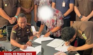 Kajabjari Pagimana, David Adrianto,SH MH saat menerima Pengembalian Hasil Korupsi Sebesar 50 Juta