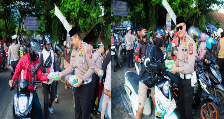 Kasatlantas Polres Banggai, AKP I Made Bagus Aditya dan Kanit REgident Polres Banggai Ipda Suparjan, SH saat membagikan Takjil Ramadhan di Tugu Adipura
