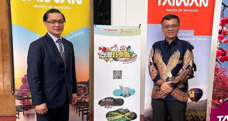 Mr. Chun-Pin Liao, Chairman of Taiwan Amusement Park Association (kiri) dan Mr. Shih-Pi Chou, Director of Taiwan Tourism Information Center in Jakarta (kanan) tampil pada Lokakarya Promosi Wisata Taman Hiburan Taiwan 2025 di Jakarta, Selasa, 15 April 2025 (Foto: Biro Pariwisata Taiwan)