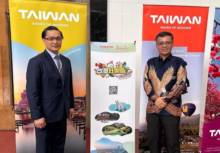 Mr. Chun-Pin Liao, Chairman of Taiwan Amusement Park Association (kiri) dan Mr. Shih-Pi Chou, Director of Taiwan Tourism Information Center in Jakarta (kanan) tampil pada Lokakarya Promosi Wisata Taman Hiburan Taiwan 2025 di Jakarta, Selasa, 15 April 2025 (Foto: Biro Pariwisata Taiwan)