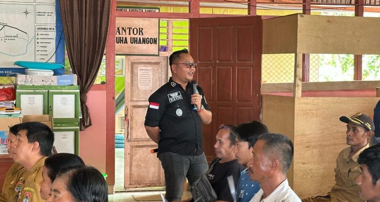 Kepala Cabang Kejaksaan Negeri Pagimana, David Adrianto, SH MH saat memberikan Materi Penyuluhan Hukum ( Foto Istimewa)