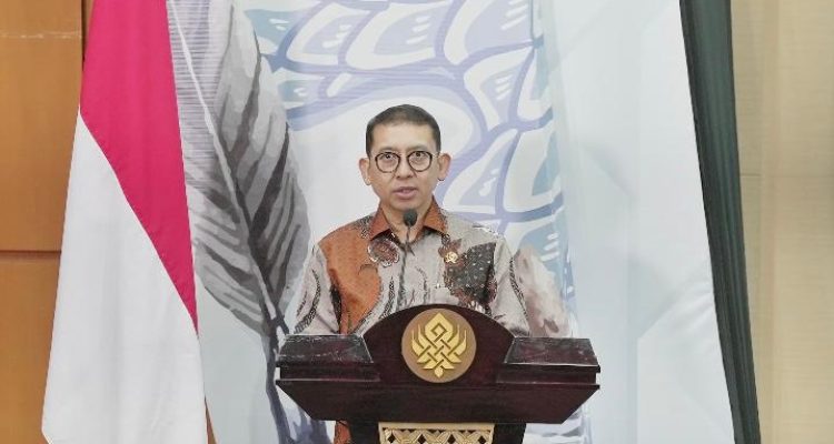 Menteri Kebudayaan Fadli Zon menyampaikan kata sambutan pada peluncuran Program Laboratorium Penerjemah Sastra dan Laboratorium Promotor Sastra di Jakarta pada 11 Juni 2025 (Foto: Humas Kementerian Kebudayaan RI)