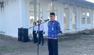 Kepala Lembaga Pemasyarakatan Kelas II B Luwuk, Muhammad Bahrun,Am.Id SH MH saat memimpin Apel Pagi ( Foto IST)