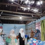 Wakil Ketua 1 DPRD Kabupaten Banggai, Wardani Murad bersama Ketua DPC Partai Gerindra Kabupaten Banggai, Hj. Sulinti Murad Meninjau langsung rumah warga yang akan direnovasi