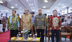 Dari Ki-Ka: Ahwil Luthan, Anggota Pembina Yayasan Pendidikan dan Pembinaan Universitas Pancasila (YPPUP); Siswono Yudohusodo, Ketua Pembina; Hatta Ali, Wakil Ketua Pembina; Indra Utama, Pengawas; dalam suatu acara YPPUP di Universitas Pancasila belum lama berselang (Foto: Dok. Humas Universitas Pancasila)