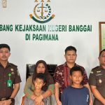 Kepala Cabang Kejaksaan Negeri Pagimana, David Adrianto, SH MH saat mendampingan Warga Dalam Mendamaikan Kasus KDRT dengan Usulan Restorative Justice ( RJ )