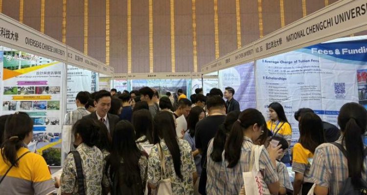 "Pameran Pendidikan Tinggi Taiwan 2025” yang mulai digelar di Jakarta pada 9 Agustus 2025 berhasil menarik partisipasi banyak guru, siswa, serta orang tua (Foto: Humas TETO)