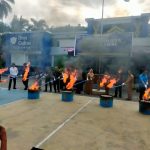 Kepala Bea & Cukai Mua,amar Khadafi Bersama Unsur Fokopimda dan Pemda Banggai Musnahkan Barang Kena Cukai Ilegal di Lapangan Kantor Bea & Cukai Luwuk ( Foto IST )