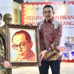 Menteri Kebudayaan Fadli Zon bersama Meutia Hatta (puteri alm. Mohammad Hatta) pada Peluncuran Prangko Para Pendiri Bangsa di Jakarta, 12 Agustus 2025 (Foto: Humas Kementerian Kebudayaan)