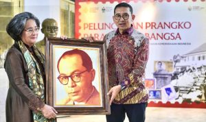 Menteri Kebudayaan Fadli Zon bersama Meutia Hatta (puteri alm. Mohammad Hatta) pada Peluncuran Prangko Para Pendiri Bangsa di Jakarta, 12 Agustus 2025 (Foto: Humas Kementerian Kebudayaan)