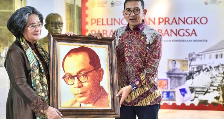 Menteri Kebudayaan Fadli Zon bersama Meutia Hatta (puteri alm. Mohammad Hatta) pada Peluncuran Prangko Para Pendiri Bangsa di Jakarta, 12 Agustus 2025 (Foto: Humas Kementerian Kebudayaan)
