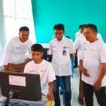 Salah satu Siswa SMKN 1 Konawe mencoba Laboratoriu, bantuan PLN UIP Sulawesi