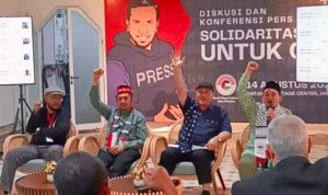 Suasana diskusi dan jumpa pers terkait solidaritas media untuk Gaza. Acara yang digelar oleh Aliansi Rakyat Indonesia Bela Palestina (ARI-BP) dan Majelis Ulama Indonesia (MUI) itu berlangsung di Jakarta, Kamis 14 Agustus 2025 (Foto: Humas ARI-BP)
