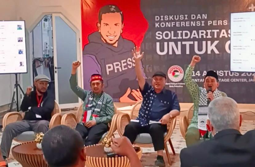 Suasana diskusi dan jumpa pers terkait solidaritas media untuk Gaza. Acara yang digelar oleh Aliansi Rakyat Indonesia Bela Palestina (ARI-BP) dan Majelis Ulama Indonesia (MUI) itu berlangsung di Jakarta, Kamis 14 Agustus 2025 (Foto: Humas ARI-BP)