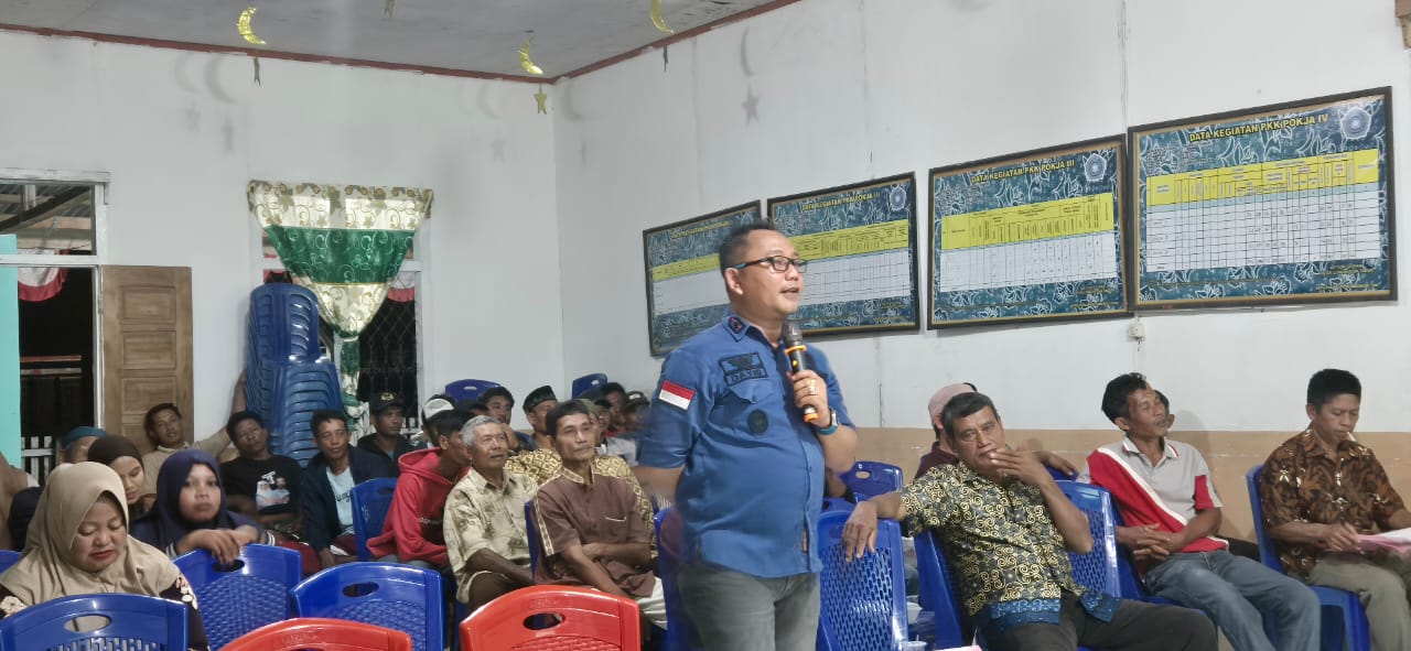 Kepala Cabang Kejaksaan Negeri Pagimana Saat memberikan Materi Masalah Hukum ( Ist)