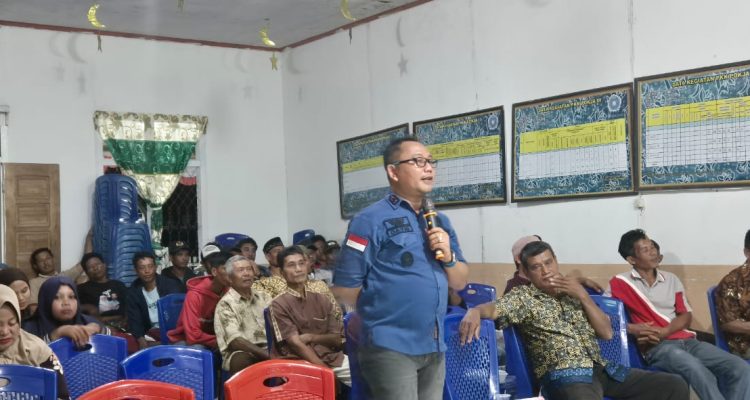 Kepala Cabang Kejaksaan Negeri Cabang Pagimana, David Adrianto, SH MH saat memberikan penyuluhan di hadapan Warga Kecamatan Bualemo ( Foto Istimewa)