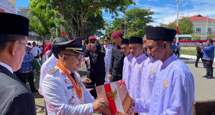 Sebanyak 4 Warga Binaan Lapas Kelas II B Luwuk menerima Remisi yang diserahkan langsung oleh Bupati Banggai ( Foto IST)