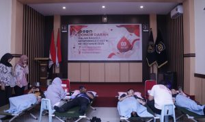 Peduli Kemanusian Pegawai Imigrasi Kelas II Non TPI Banggai Gelar Donor Darah ( ist)
