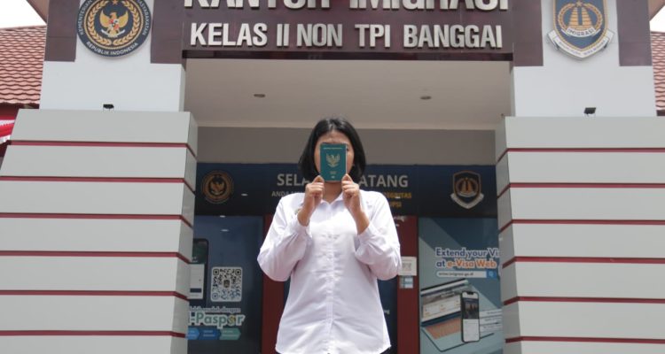 laporan terbaru Henley Passport Index per Juli 2025, paspor Indonesia kini menempati peringkat ke-64 dunia dengan akses perjalanan bebas visa ke 76 negara dan wilayah