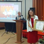 GIS juga menyerahkan sertifikat ISPO kepada managemen PT.KLS yang di wakili oleh Assisten Direktur Ferdinand Magaline.