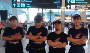 Empat relawan terbaik Aqsa Working Group (AWG) siap bergabung dengan "Global Sumud Flotilla" yang akan menembus blokade Zionis Israel di Jalur Gaza Palestina. Mereka berangkat dari Bandara Soekkarno Hatta menuju Tunisia pada 27 Agustus 2025 (Foto: Dok. AWG)