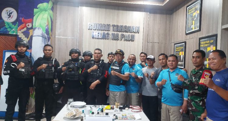 Penggeledahan melibatkan Tim Satuan Operasional Kepatuhan Internal (Satopspatnal), personel Kodim 1306/Kota Palu, dan Polresta Palu