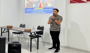 Pemateri Dari BPJS Kesehatan Luwuk Sedang Memberikan Materi dihadapan peserta RS Clear Medika