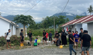 Warga BTN Graha Cipta Tinggede Bergotong Royong Bersihkan Taman