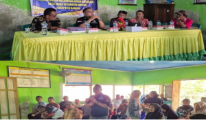 Kepala Kejaksaan Negeri Cabang Pagimana, David Adrianto, SH MH saat memberikan Penyuluhan Huku di Desa Taima Kecamatan Bualemo