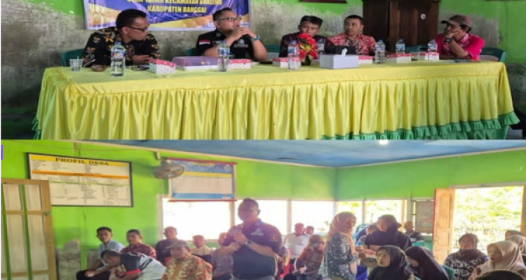 Kepala Kejaksaan Negeri Cabang Pagimana, David Adrianto, SH MH saat memberikan Penyuluhan Huku di Desa Taima Kecamatan Bualemo