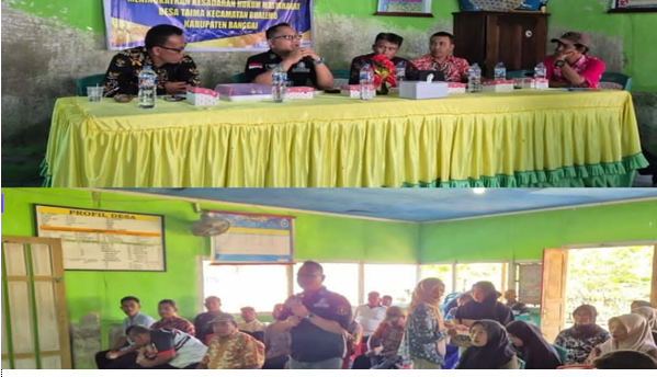 Kepala Kejaksaan Negeri Cabang Pagimana, David Adrianto, SH MH saat memberikan Penyuluhan Huku di Desa Taima Kecamatan Bualemo