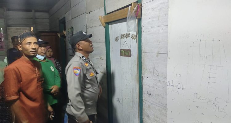 Polsek Nuhon ke TKP Gantung Diri, Korban Diduga Depresi Akibat Sakit
