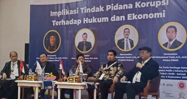 Para pembicara dan moderator pada seminar nasional bertema "Implikasi tindak pidana korupsi terhadap hukum dan ekonomi" yang digelar dalam rangka HUT ke-10 media Sudut Pandang di Jakarta, 6 September 2025 (Foto: Rukmana/SP)