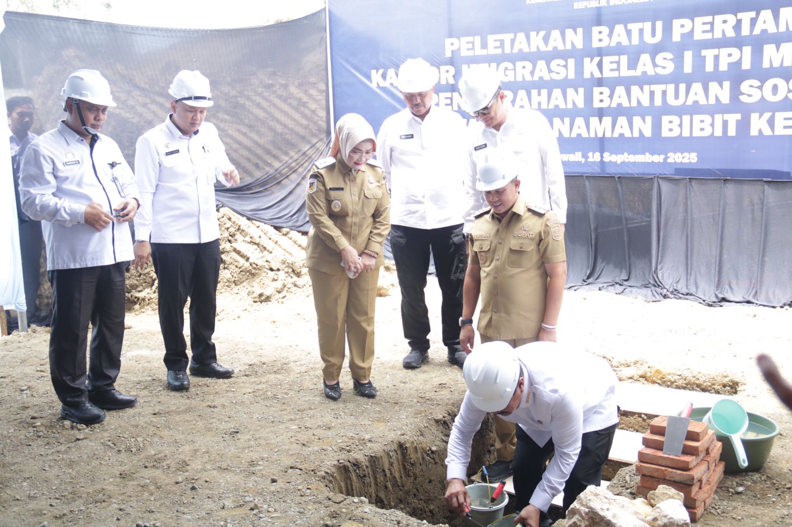 Menteri Kemenimpas Melakukan Peletakan Batu Pertama Pembangunan Kantor Imigrasi Kabupaten Morowali ( ist)