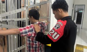 petugas Rutan Kelas IIB Poso menggagalkan upaya penyelundupan handphone oleh seorang tahanan sepulang dari sidang di Pengadilan Negeri Poso