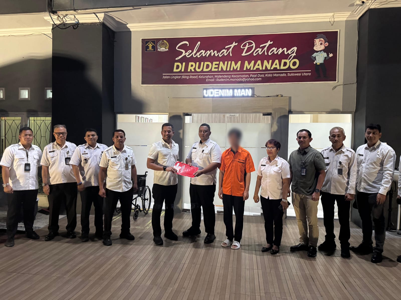 Kantor Imigrasi Kelas II Non TPI Banggai menyerahkan satu orang deteni berkewarganegaraan Tiongkok