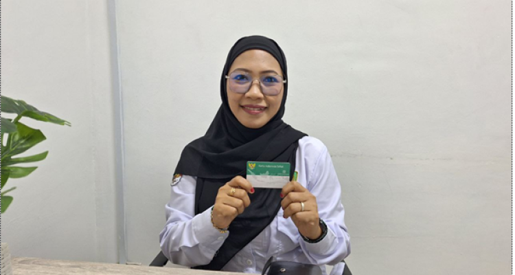 Sri Maya Anggraeni (38), seorang guru madrasah yang saat ini terdaftar sebagai peserta segmen Pekerja Penerima Upah (PPU) dari segmen Pegawai Pemerintah dengan Perjanjian Kerja (PPPK