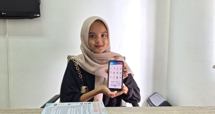 Putri Indah Lestari (19) yang akrab disapa Indah