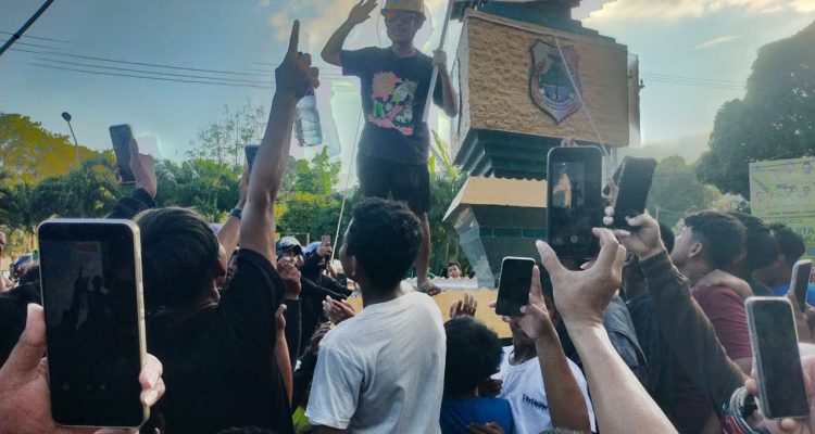 Daeng Ampes Sang Pejalan Kaki dari Maros ke Luwuk Banggai ( IST )