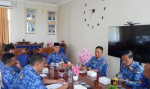 Kepala Lembaga Pemasyarakatan Kelas II B Luwuk, Muhammad Bahrun didampingi KPLP rapat persiapan Penjemputan Ombudsman ( IST )