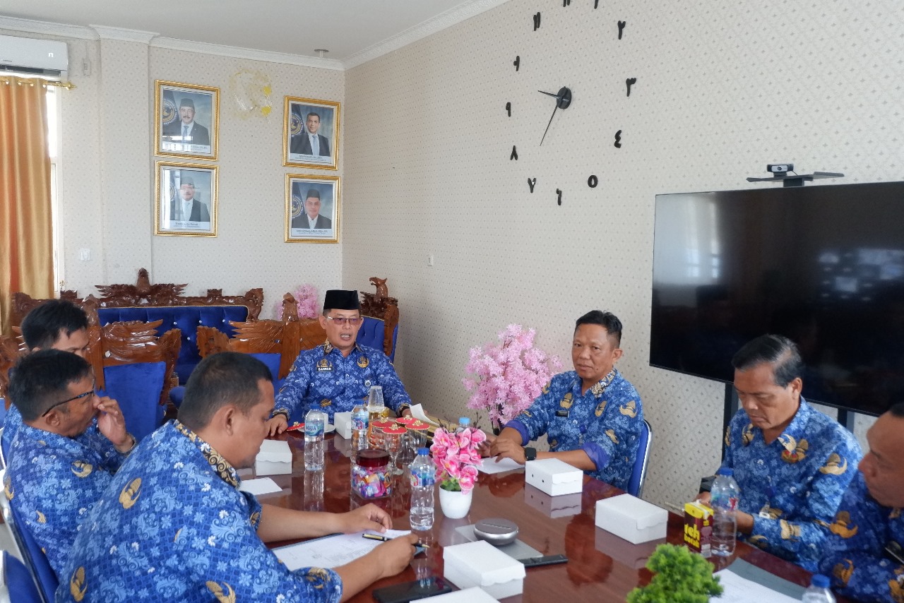 Kepala Lembaga Pemasyarakatan Kelas II B Luwuk, Muhammad Bahrun didampingi KPLP rapat persiapan Penjemputan Ombudsman ( IST )