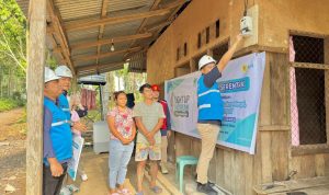 Menyambut HLN ke 80, Pegawai PLN UIP Sulawesi Nyalakan Listrik Gratis Kepada 41 Keluarga Prasejahtera General Manager PLN UIP Sulawesi, Wisnu Kuntjoro Adi