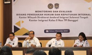 Tingkatkan Kinerja, Kanwil Imigrasi Sulteng Beri Penguatan Pengawasan dan Etika ASN di Kanim Banggai Kanwil Imigrasi Sulteng Berikan Penguatan Tugas Pengawasan Keimigrasian dan Etika ASN di Kanim Banggai