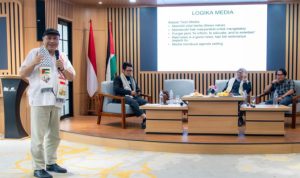 Wartawan Senior Aat Surya Safaat tampil sebagai salah satu pembicara pada talkshow tentang Palestina di Taman Ismail Marzuki (TIM) Jakarta, Sabtu 15 November 2025 (Foto: Dok. AWG)