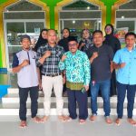 Pengurus KSU Syariah Al Muhajirin Luwuk, Lukman Nul Hakim bersama para anggota Saat usai mengikuti Edukasi Syariah Ekonomi ( IST )