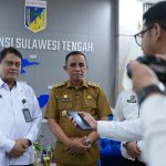 Kepala Kantor Wilayah Direktorat Jenderal Pemasyarakatan Bagus Gunawan didampingi Gubernur Sulteng Anwar Hafid Saat memberikan keterangan dihadapan Awak Media