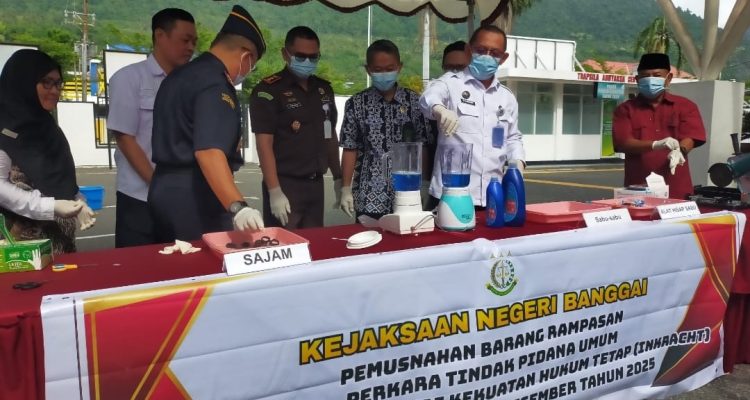 Kepala Lembaga Pemasyarakatan Kelas II B hadiri Pemusnahan Barang Bukti di Kejari Banggai
