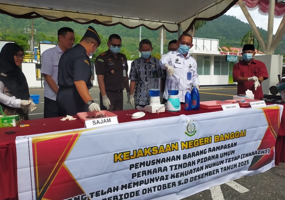 Kepala Lembaga Pemasyarakatan Kelas II B hadiri Pemusnahan Barang Bukti di Kejari Banggai